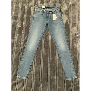 NWT Levi's Women's True Blues 711 Skinny Jeans 27*30